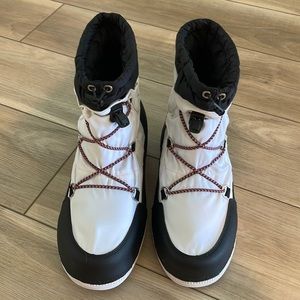 Hunter Women's Quilted Snow Boots White Black Size 10